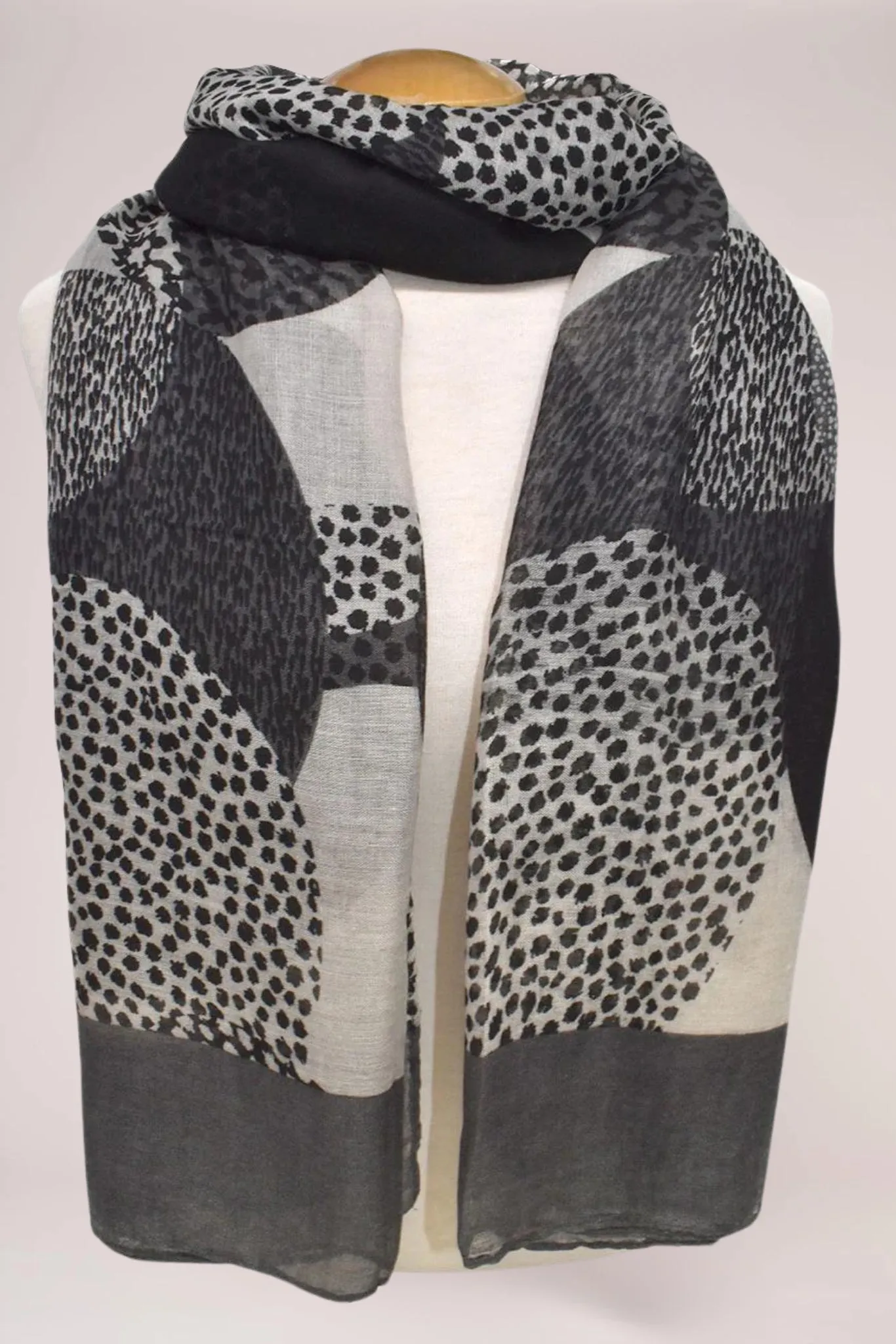 Black Circle Scarf