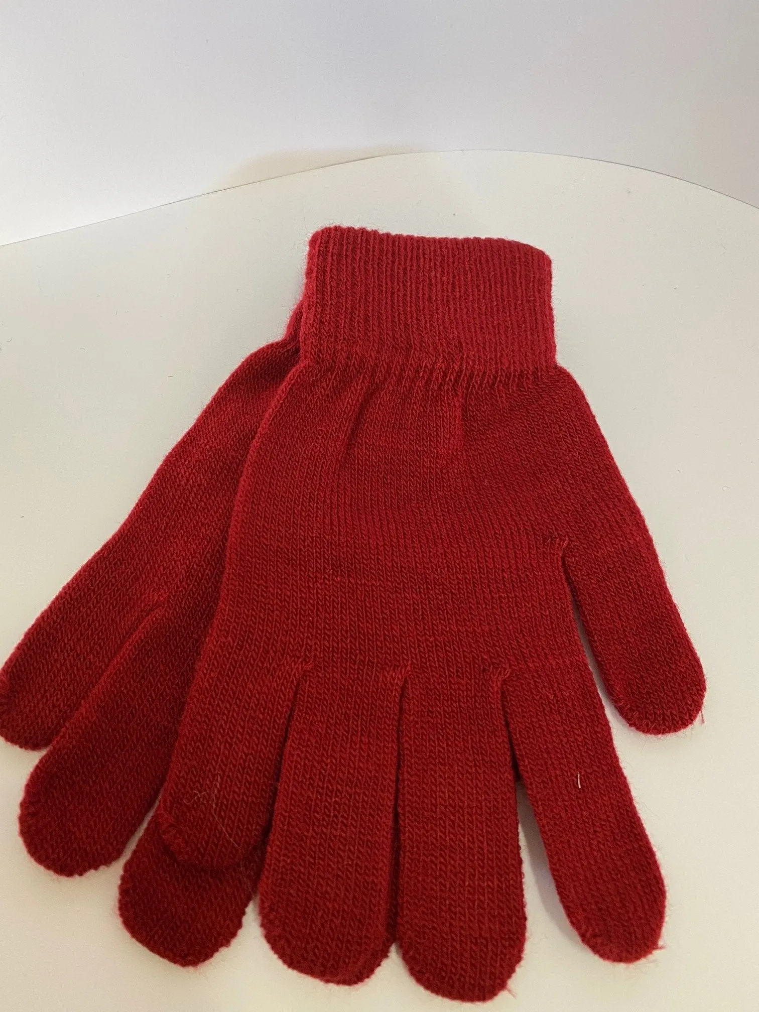 Knitted gloves